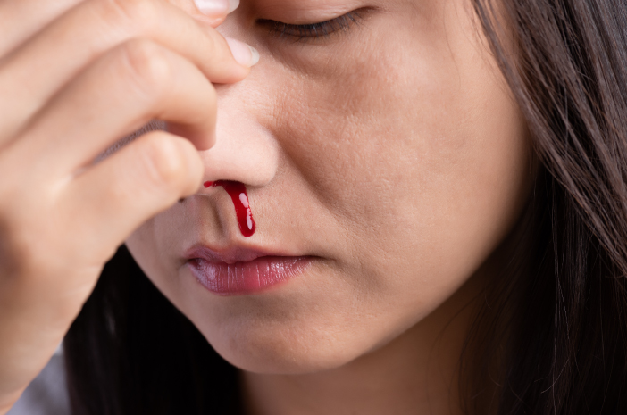 Kenali ciri darah tinggi kumat yang sering tak disadari, dari pusing hingga mimisan, agar bisa cegah krisis hipertensi sejak dini secara alami.